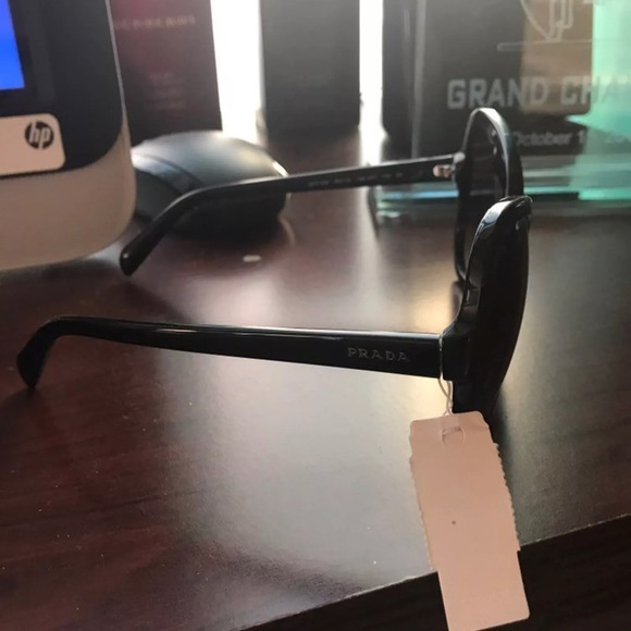 Prada sunglasses brand new no case with tags - Picture 3 of 7
